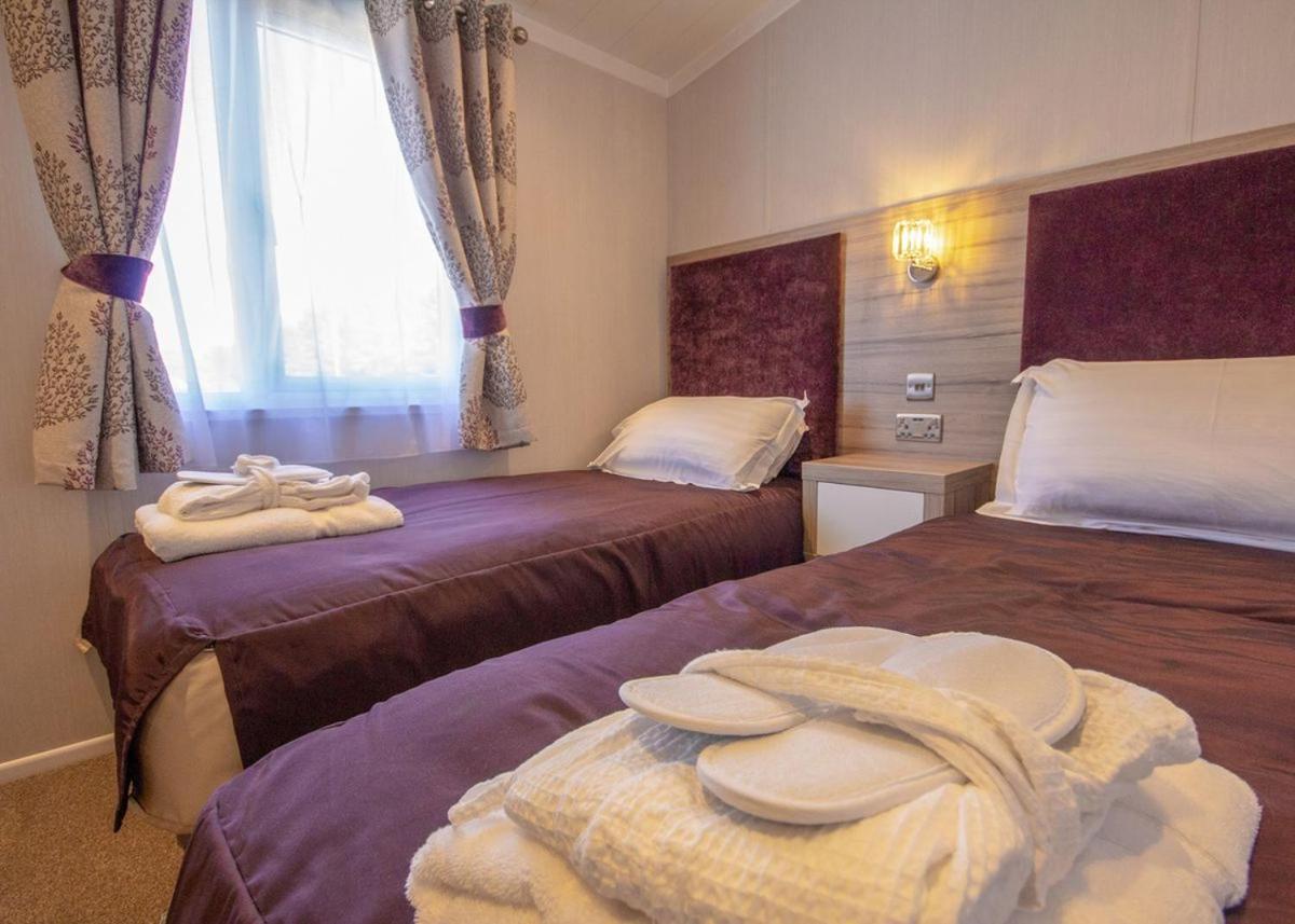 Westlands Country Park Hotel Annan Esterno foto