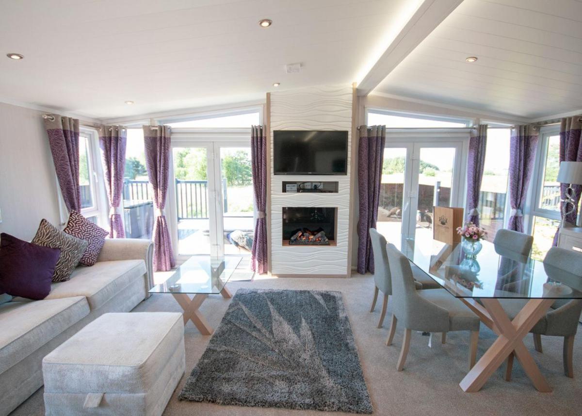 Westlands Country Park Hotel Annan Esterno foto