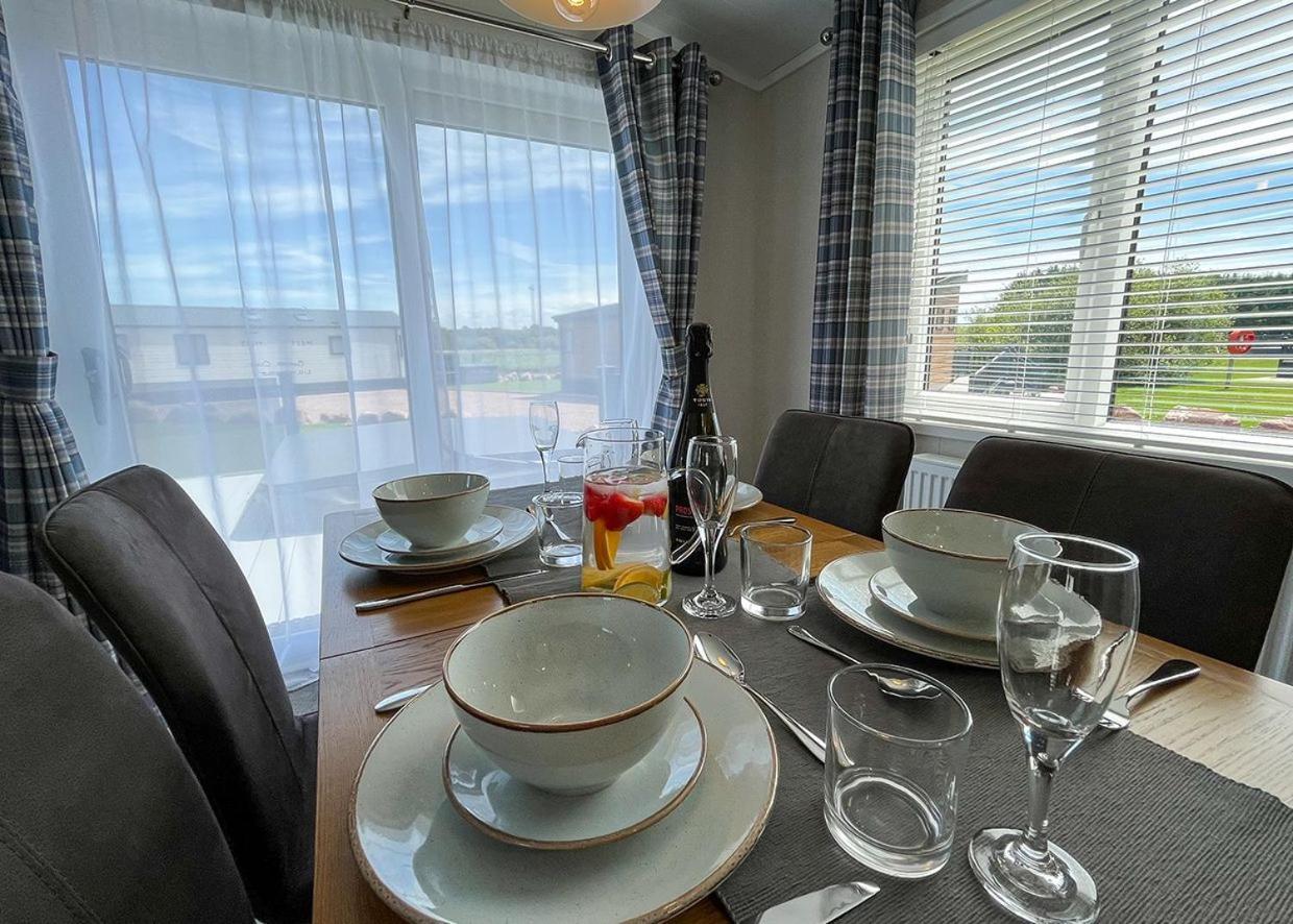 Westlands Country Park Hotel Annan Esterno foto